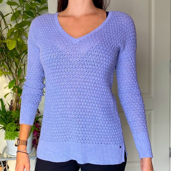 American Eagle Outfitters Sweaters - American Eagle outfitters purple lilac V-neck knit sweater Long sleeve